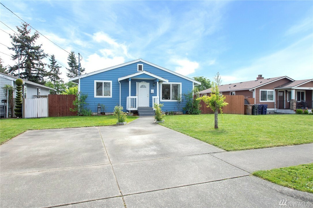 Property Photo:  2214 S 25th St  WA 98405 