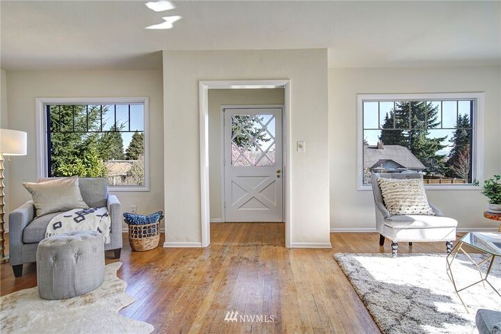 Property Photo:  2428  Cedar Street  WA 98201 