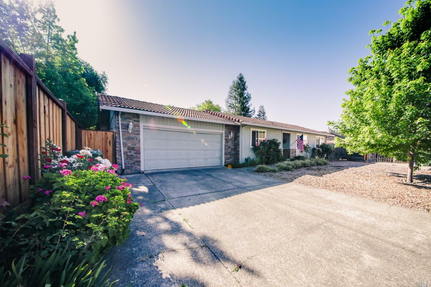 Property Photo:  454 Shannon Court  CA 95492 