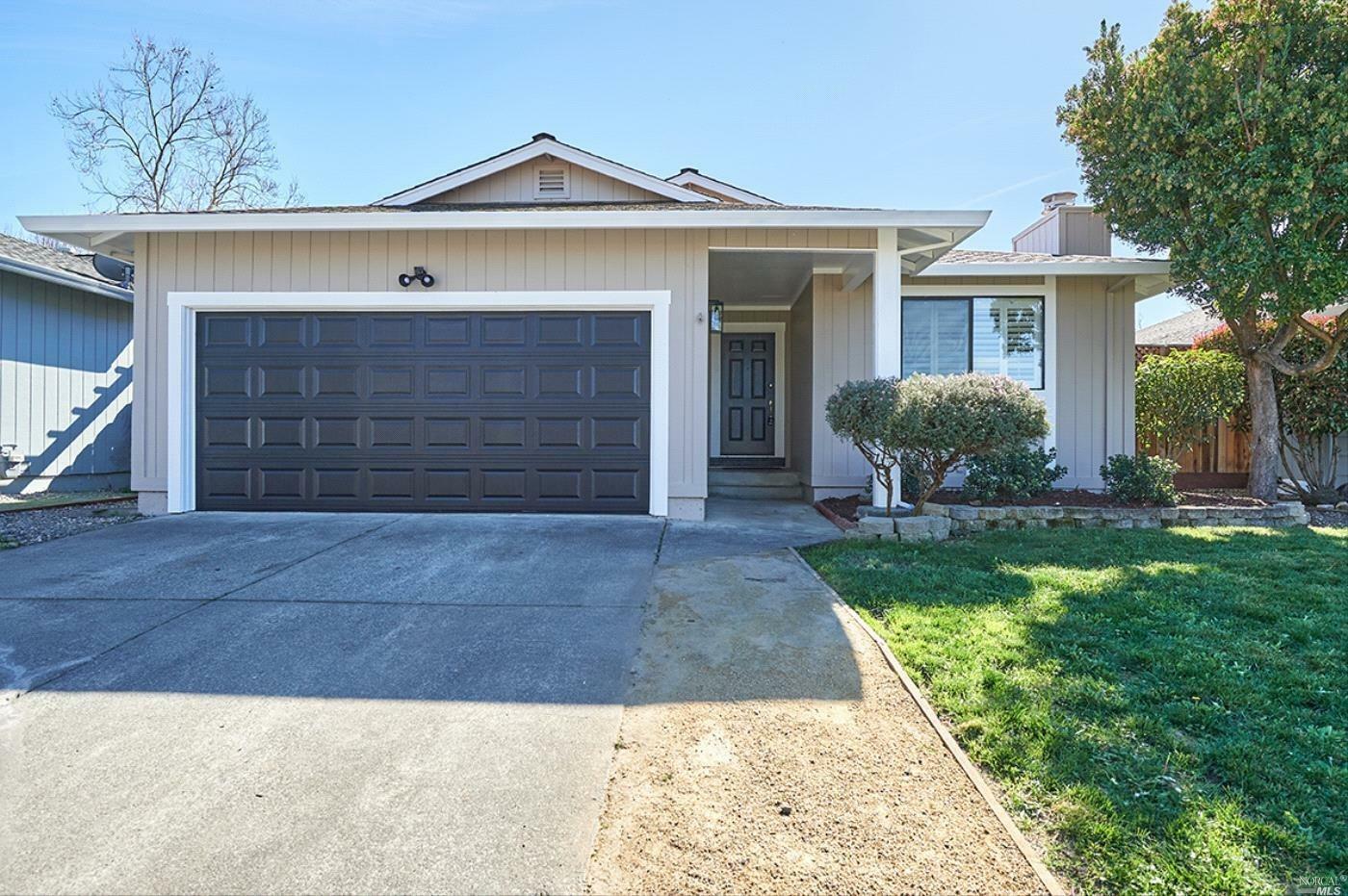 Property Photo:  2414 College Park Circle  CA 95401 