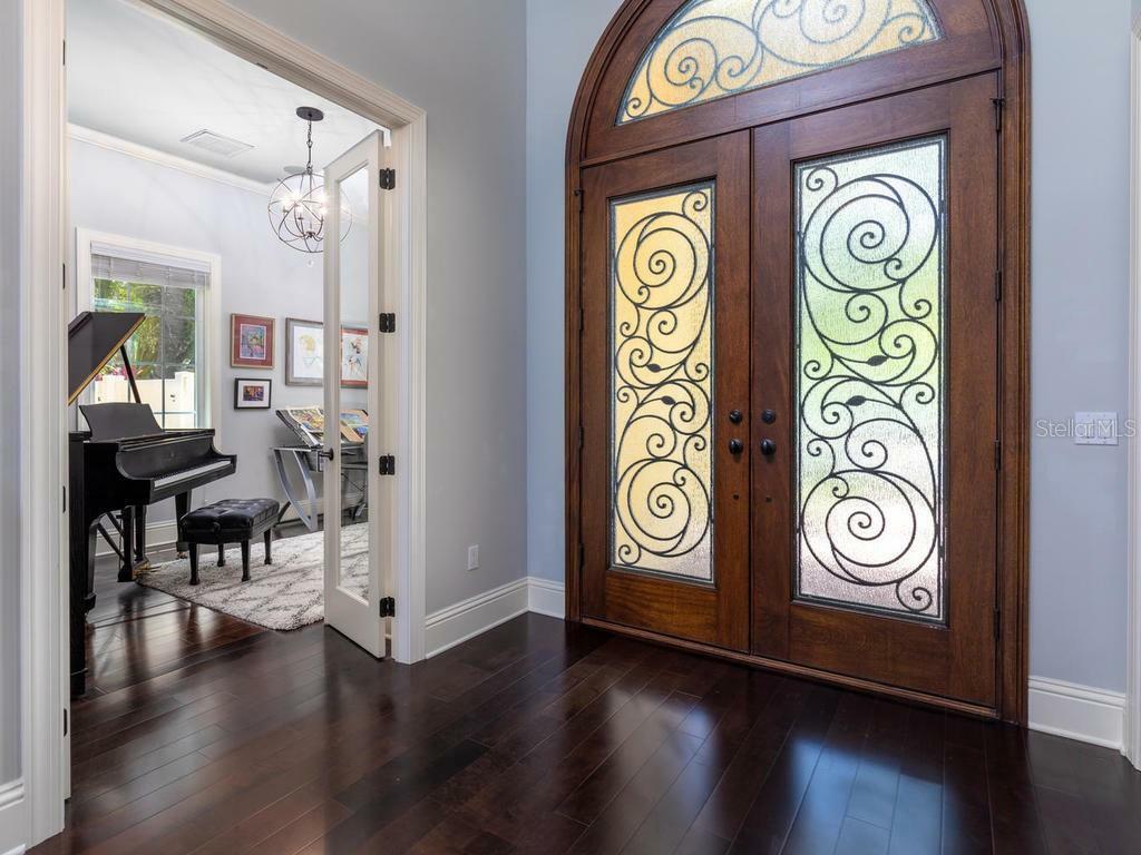 Property Photo: 4224 W Beachway Drive FL 33609