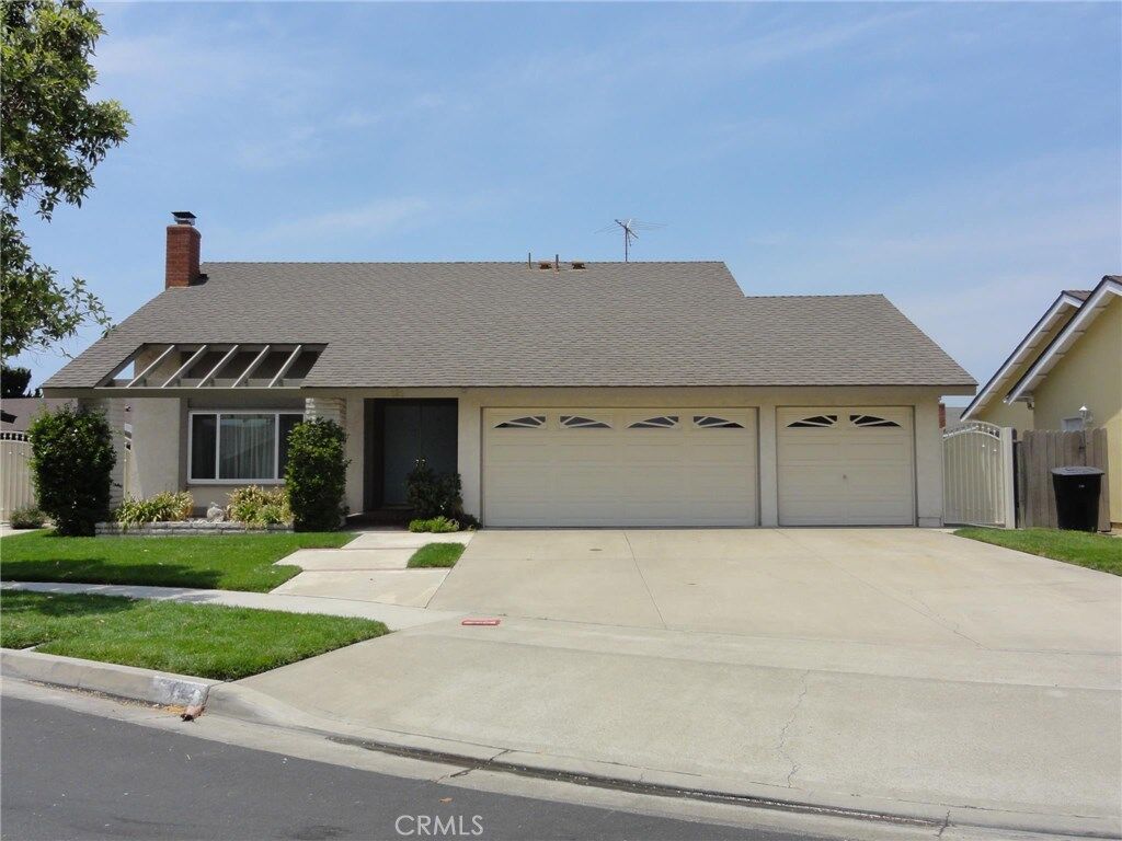 Property Photo:  121 S Plantation Place  CA 92806 