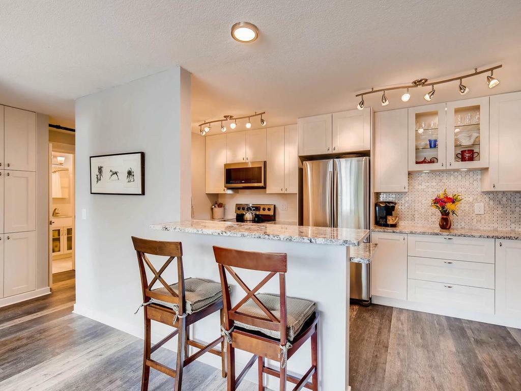 Property Photo: 2446 Aldrich Avenue S 203 MN 55405