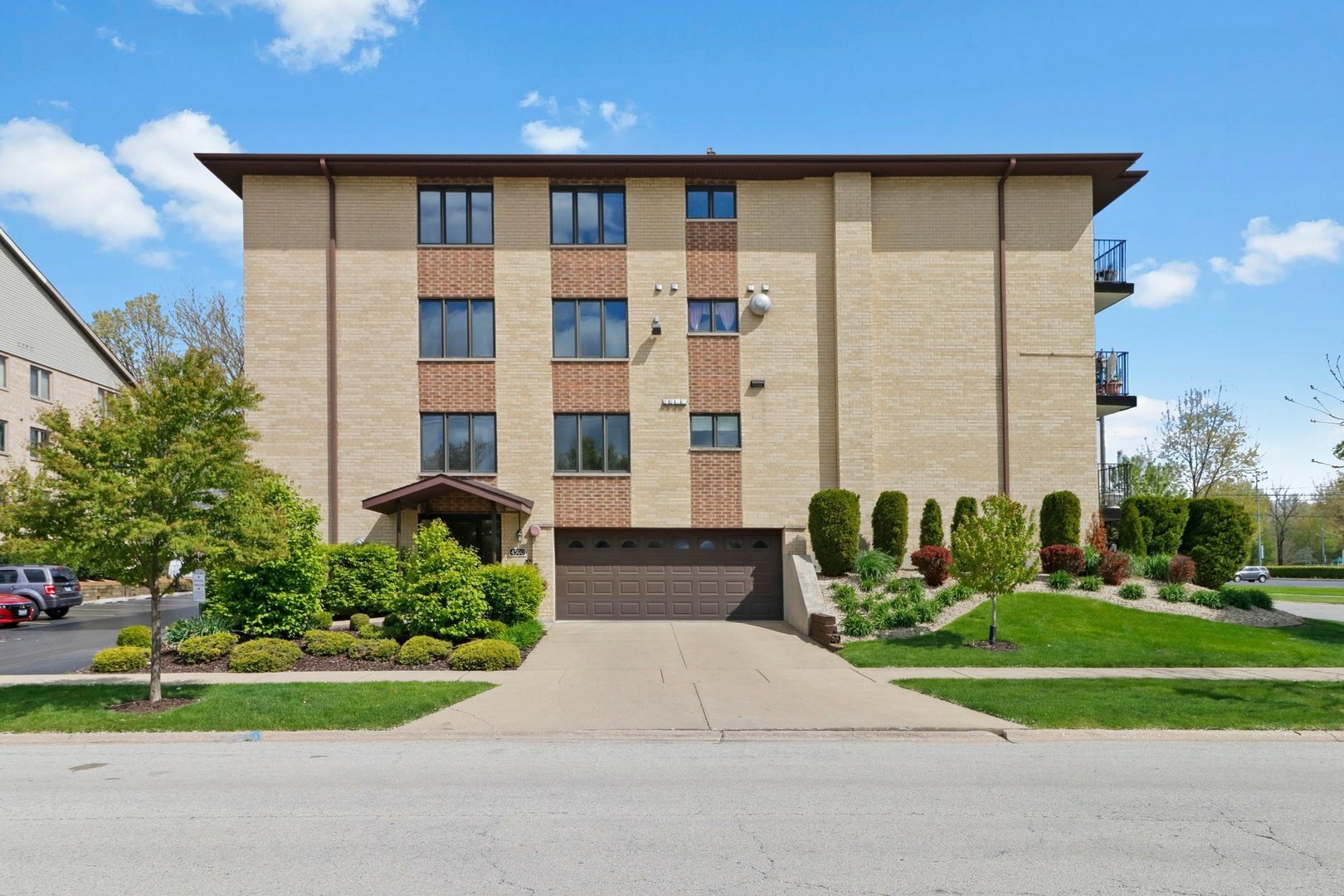 Property Photo:  4500 West 93rd Street 2E  IL 60453 