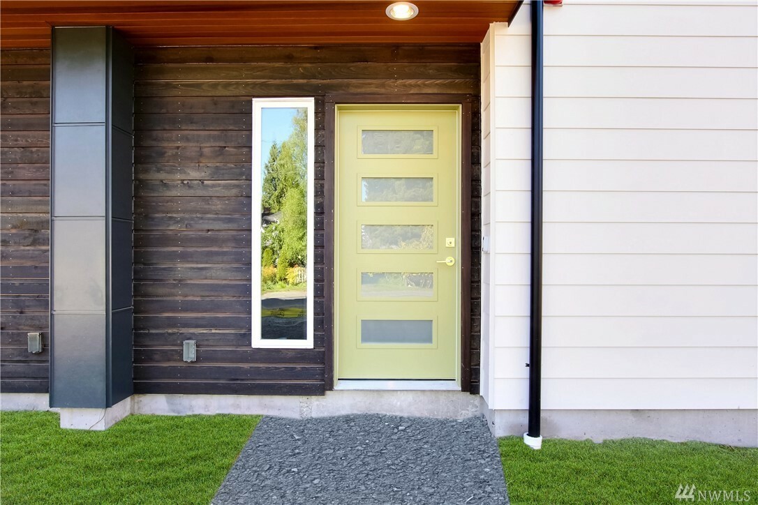 Property Photo: 18325 Stone Ave N B WA 98133