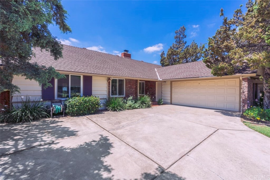 Property Photo: 2816 N Shady Glen Lane CA 92867