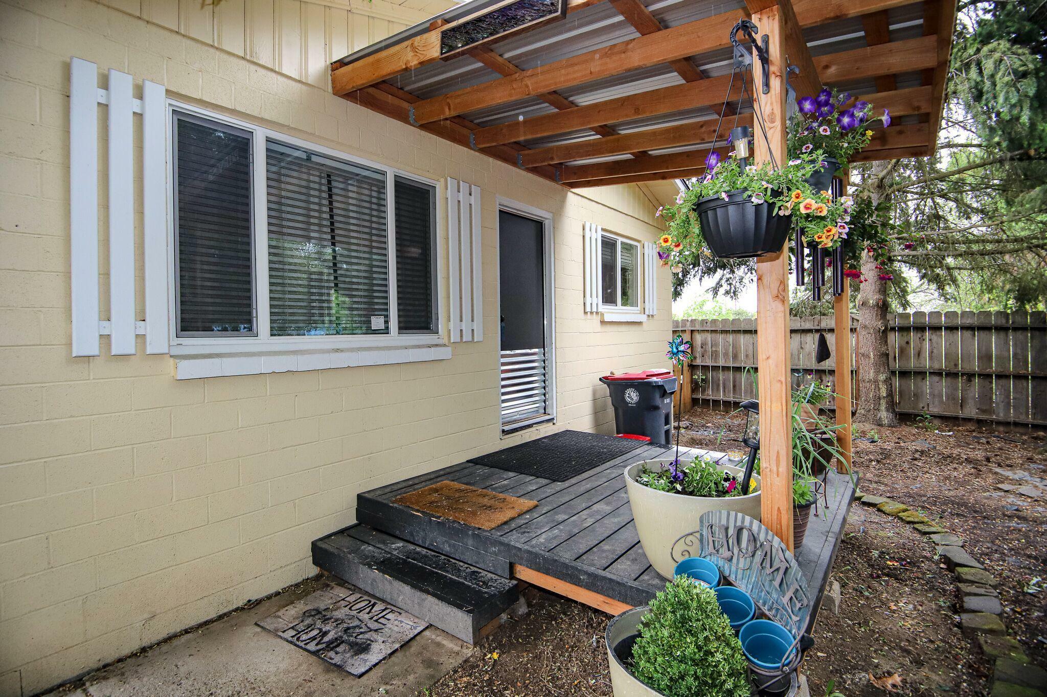 Property Photo:  26 1/2 Lewis Avenue  OR 97501 