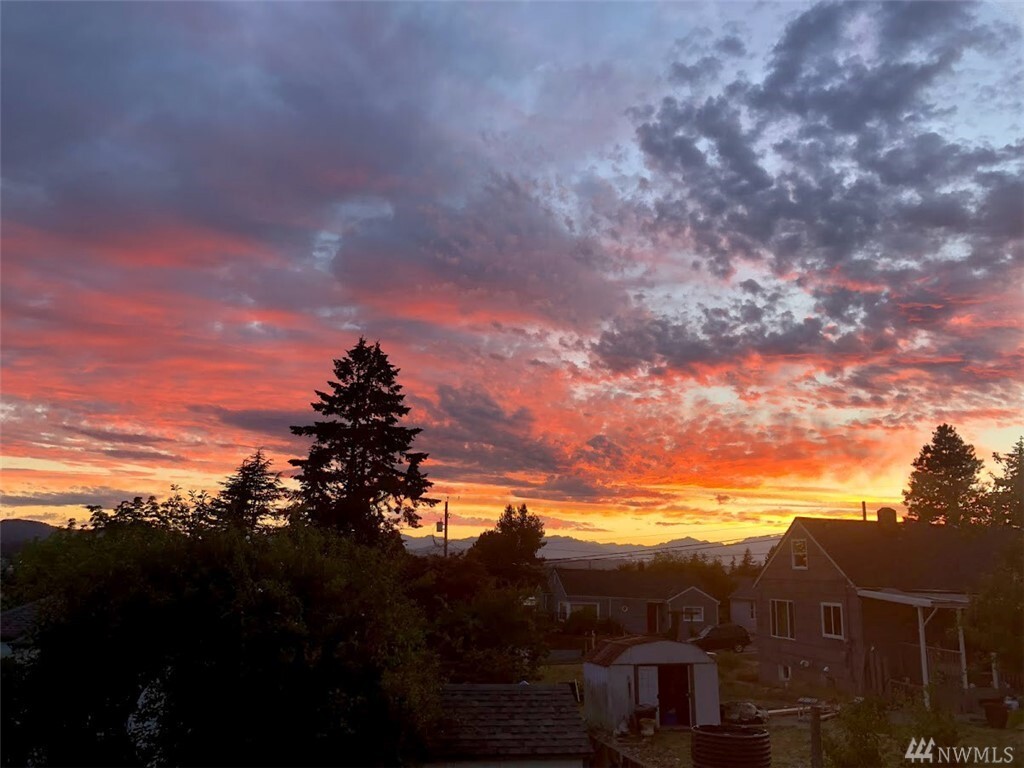 Property Photo: 1329 Ironsides Avenue WA 98310