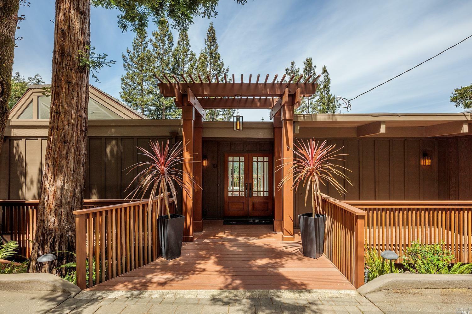 Property Photo:  10 Woodhue Lane  CA 94925 