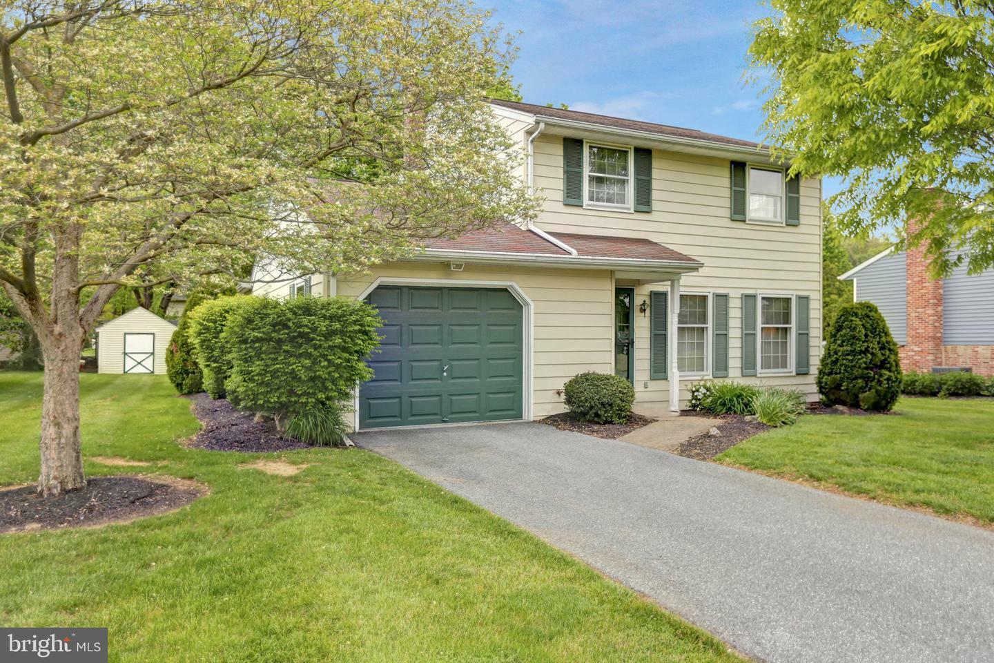 Property Photo:  437 Parkwynne Road  PA 17601 