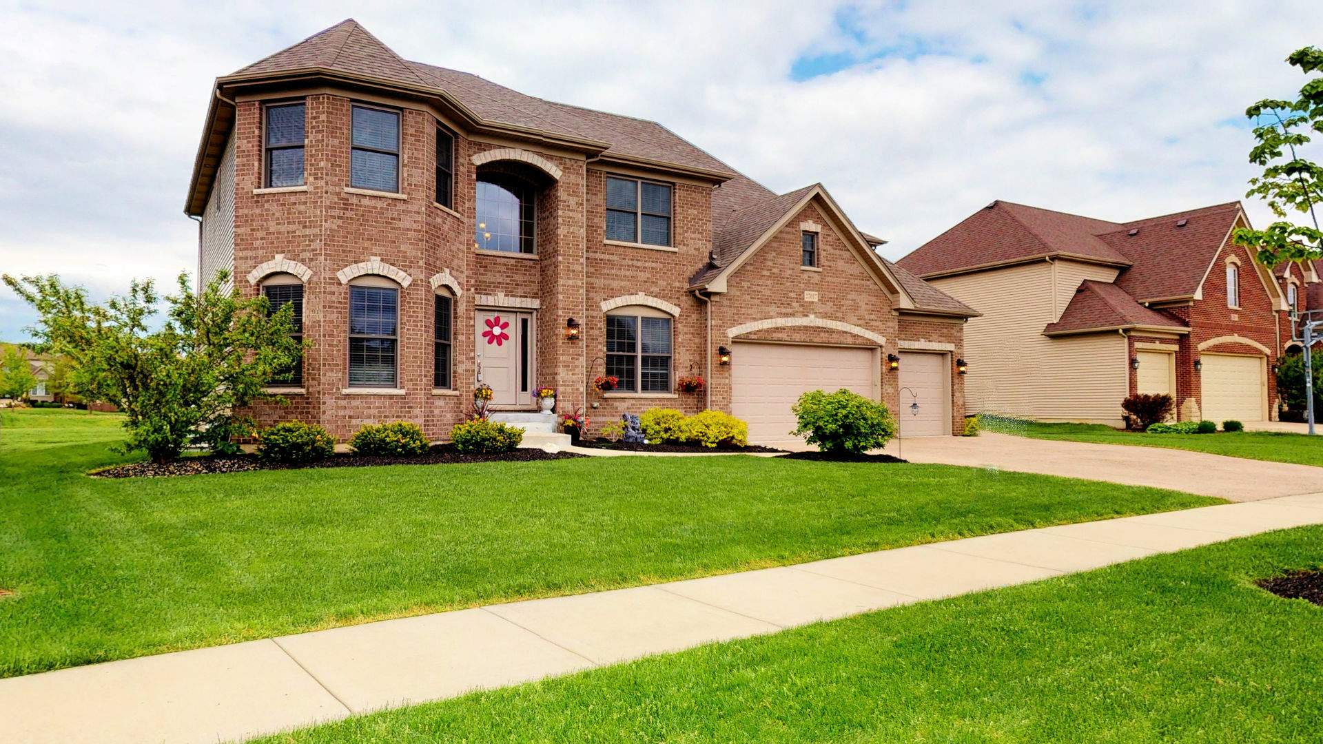Property Photo: 27017 Thornwood Boulevard IL 60585