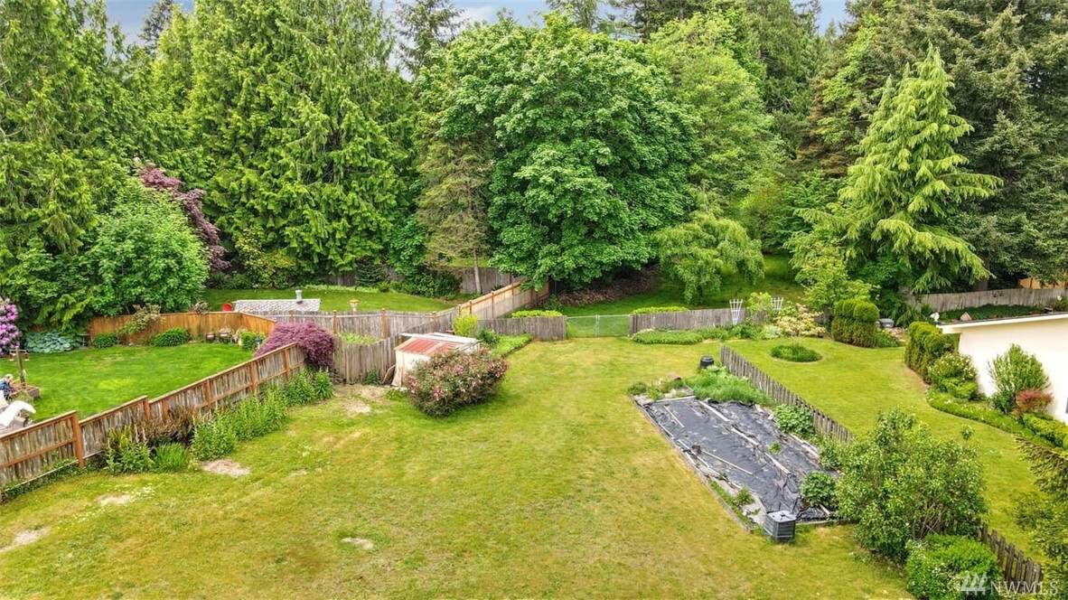Property Photo:  165 Xx 147th Ave SE  WA 98058 