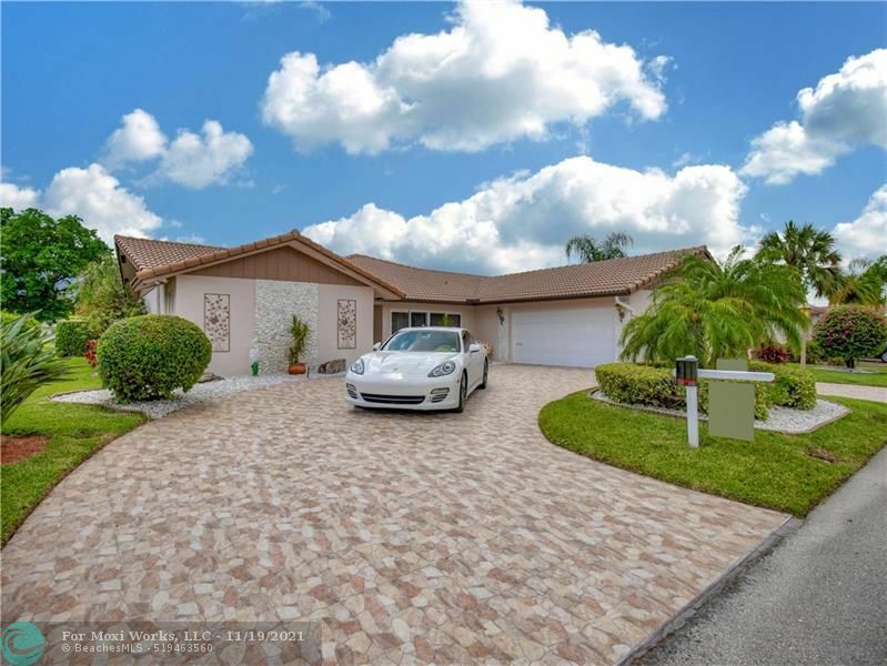 Property Photo:  5610 S Travelers Palm Ln  FL 33319 