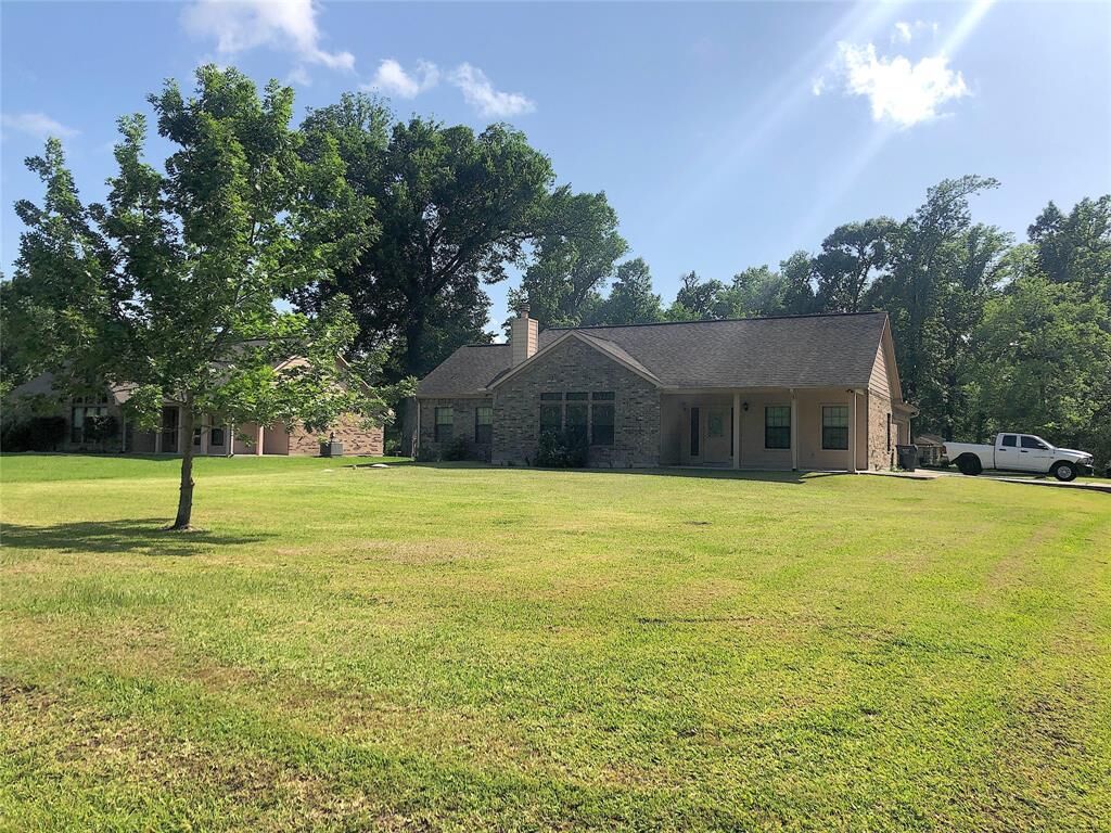 Property Photo: 1910 Hickory Manor Drive TX 77336