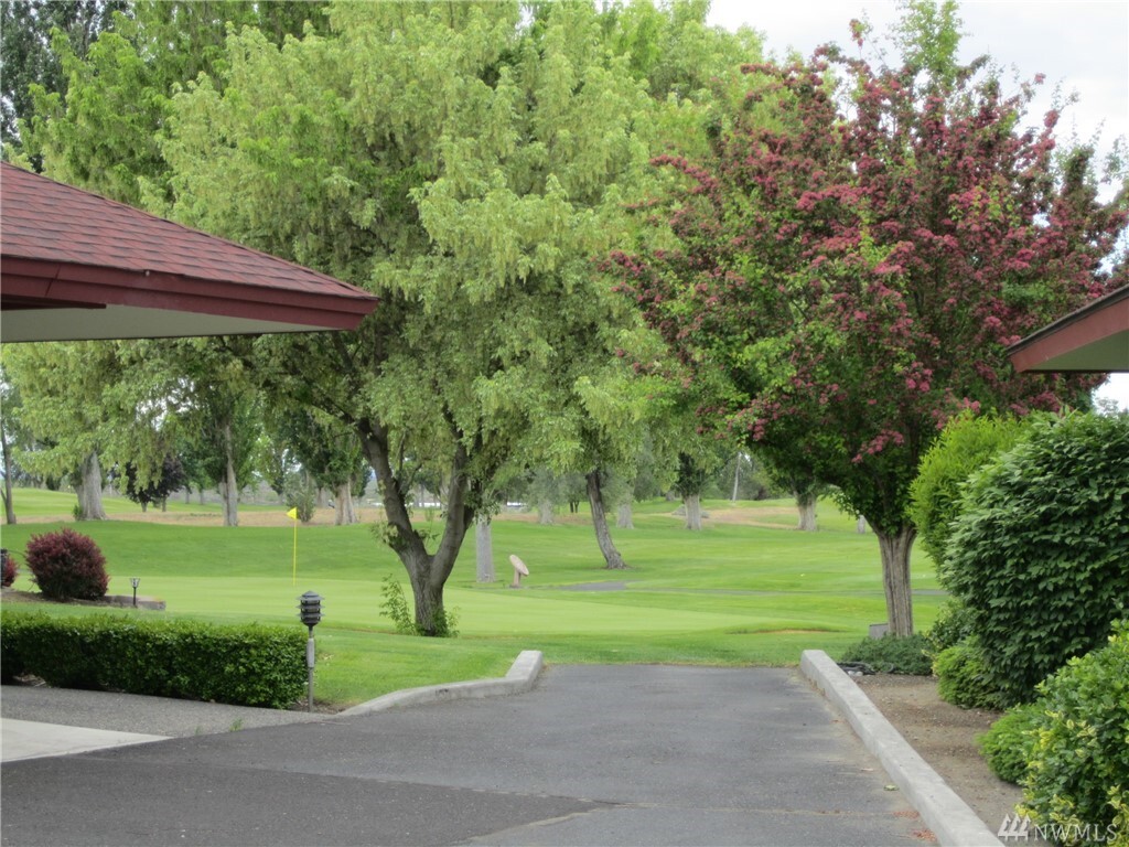Property Photo: 1306 Rd F.8 NE 403 WA 98837