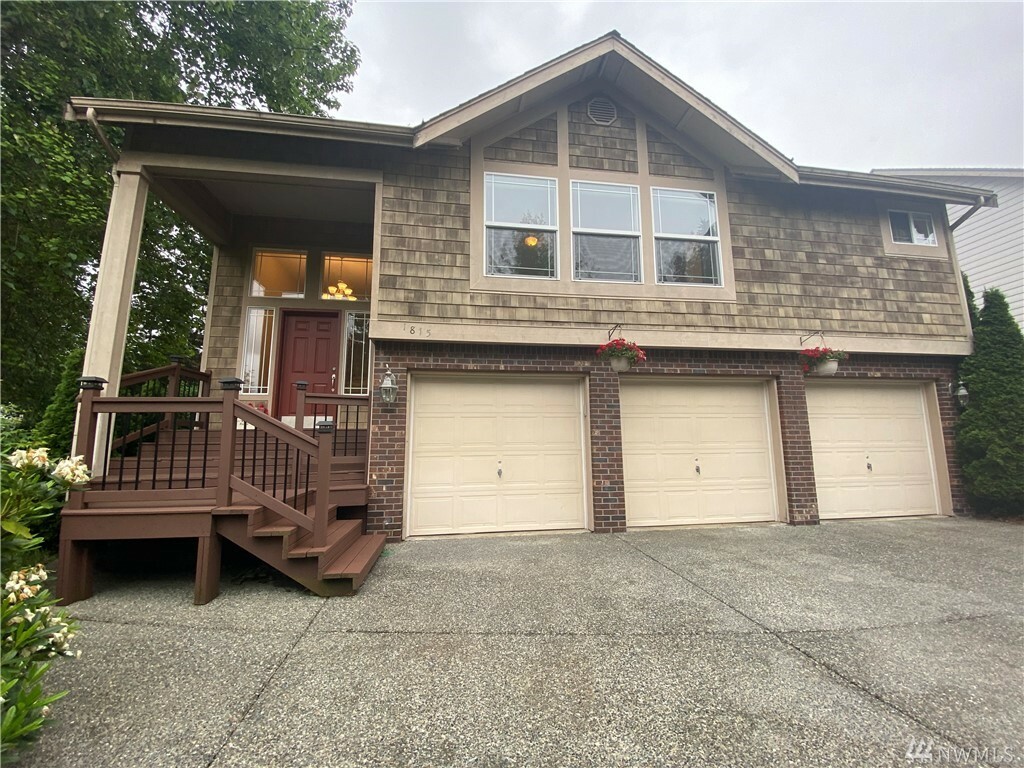 Property Photo: 1815 NE 27th Ct WA 98056