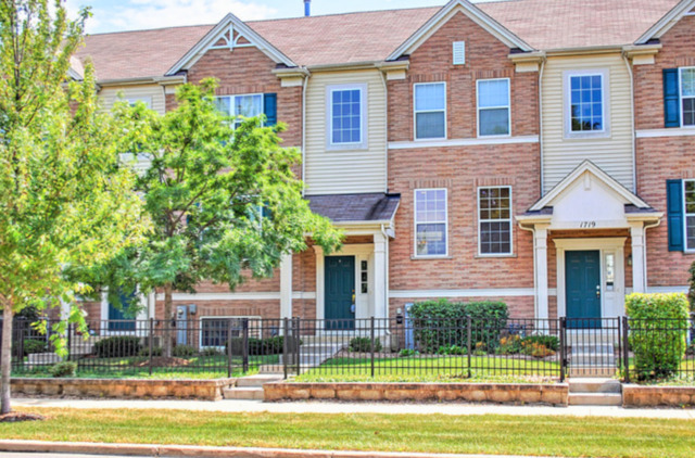 Property Photo: 1717 Maple Avenue IL 60133