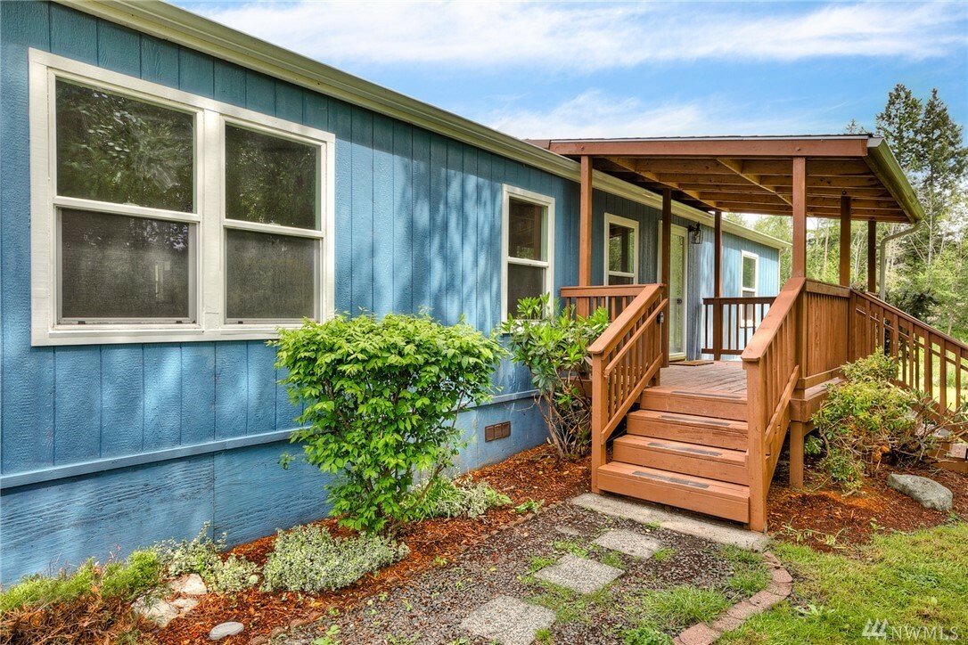 Property Photo:  6255 SE Sedgwick Rd  WA 98366 