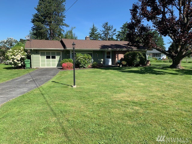 Property Photo:  2201 E Parkway Dr  WA 98273 