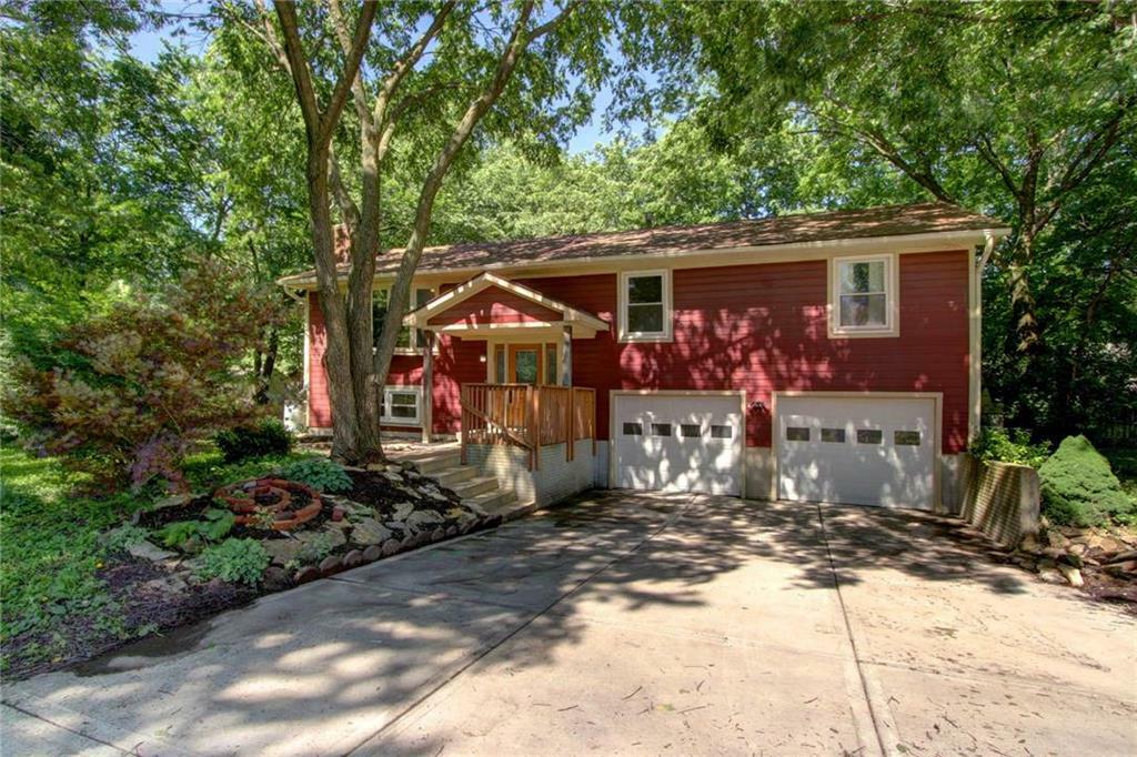 Property Photo: 707 W Cedar Street KS 66061