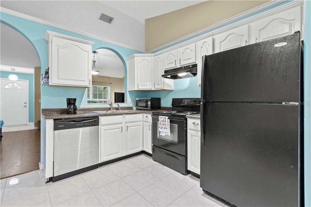 Property Photo:  1304 E 11th Avenue  FL 32757 