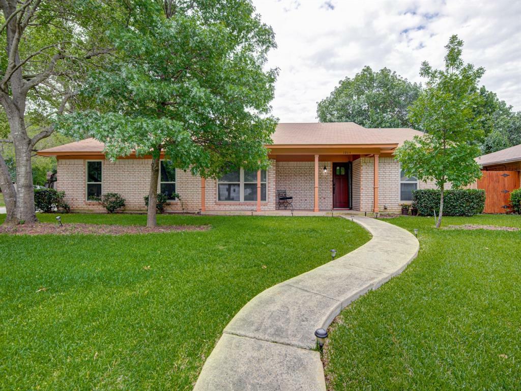 Property Photo:  2805 Canyon Drive  TX 76051 