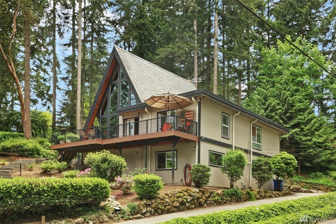 Property Photo: 15935 SE 41st Place WA 98006