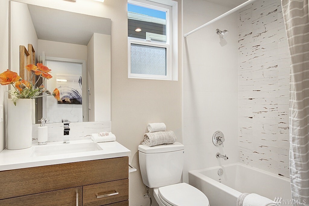 Property Photo: 718 N 49th Street WA 98103