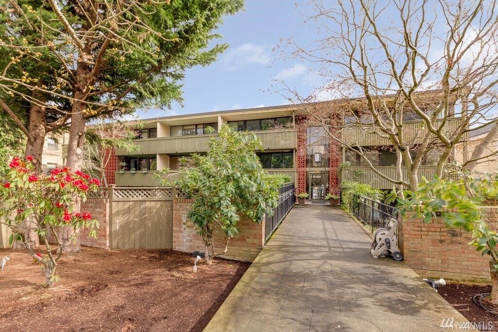 Property Photo: 1616 41st Ave E 103 WA 98112