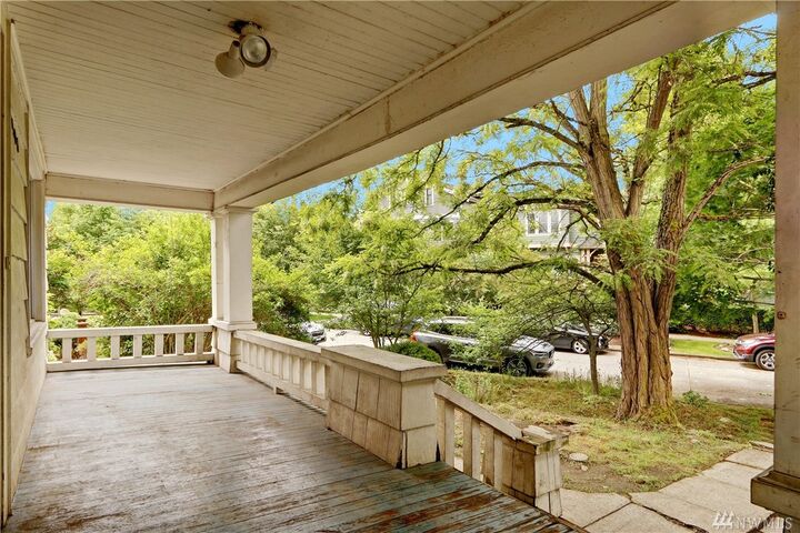 Property Photo: 5408 Kensington Place N WA 98103