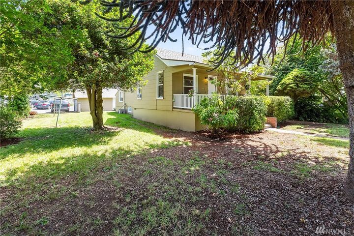 Property Photo: 114 Rainier Avenue WA 98312