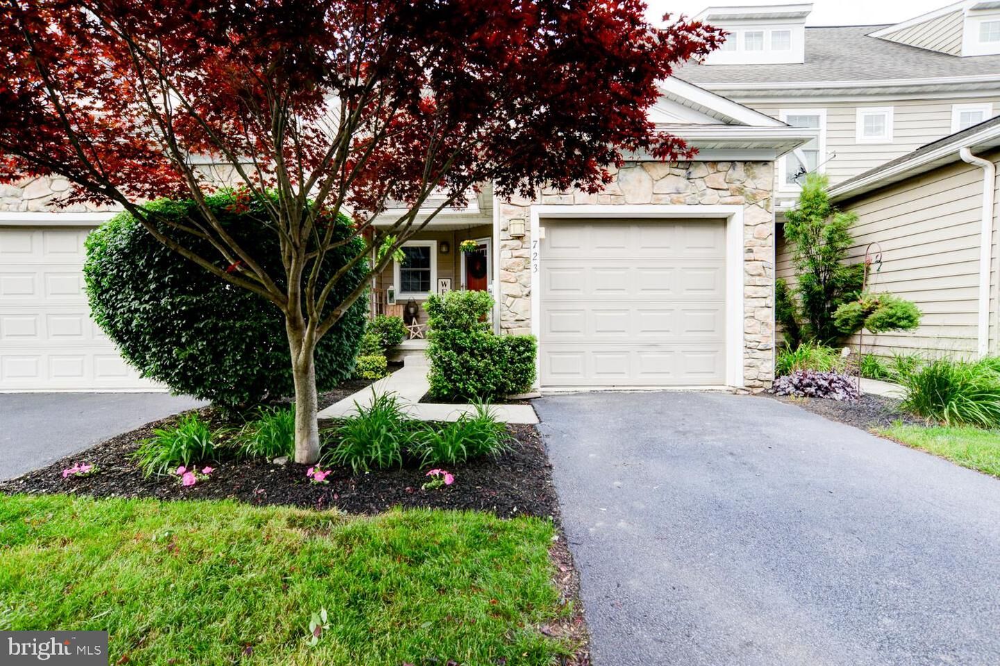 Property Photo:  723 Keller Drive  PA 17543 