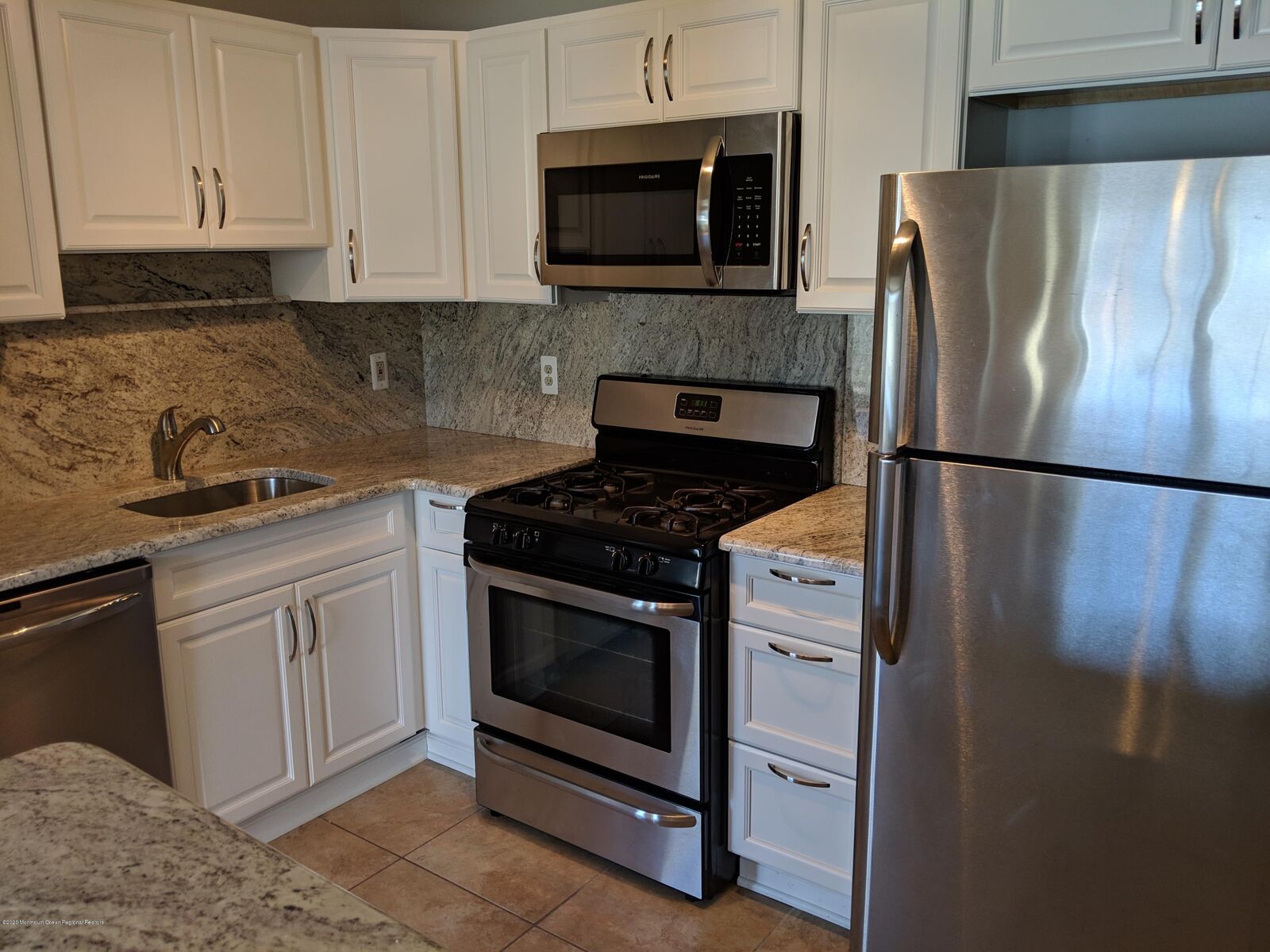 Property Photo:  5 White Oak Court  NJ 07731 