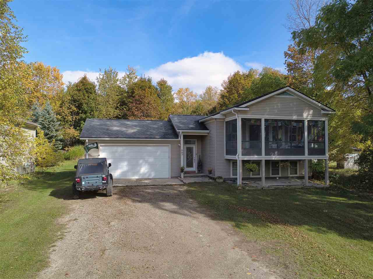 Property Photo: 907 N Lake MI 49712