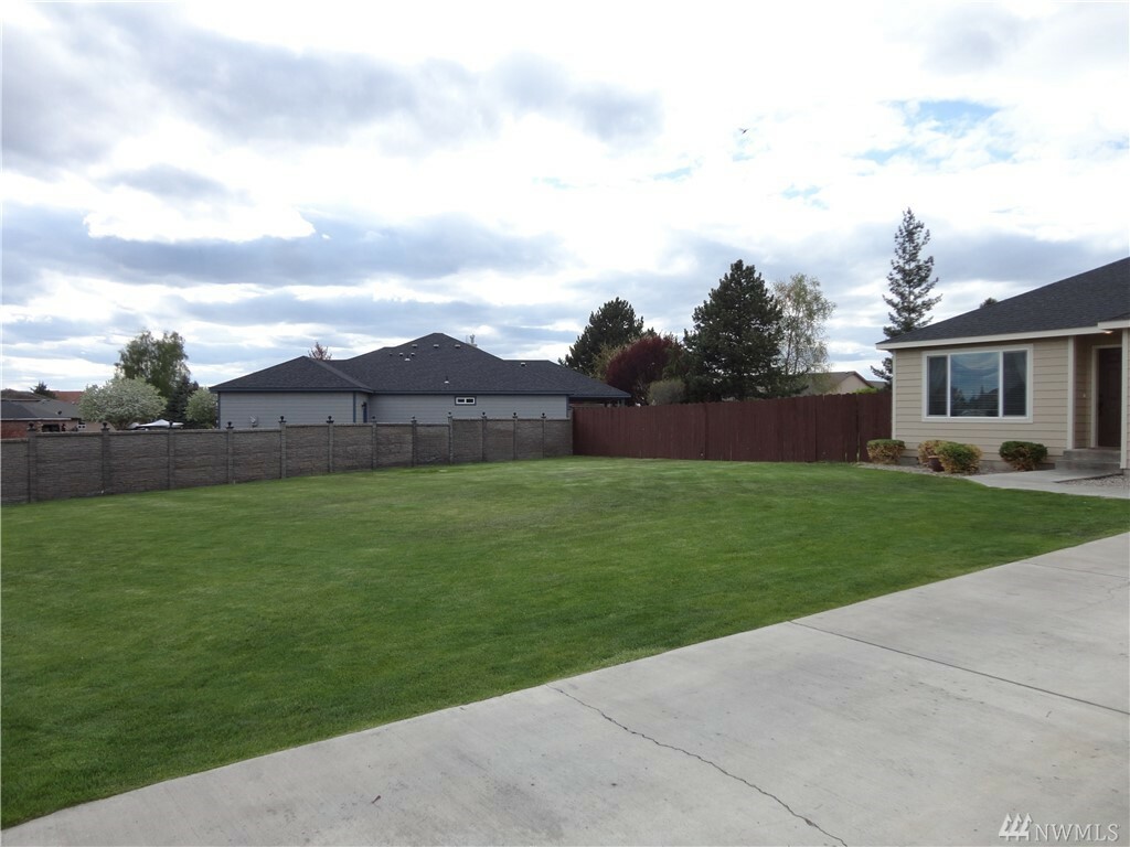 Property Photo:  6586 Partridge Dr NE  WA 98837 