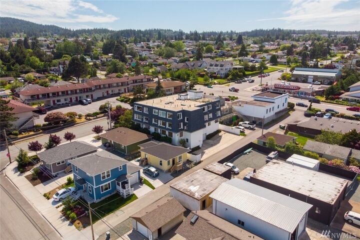Property Photo: 910 34th Street 203 WA 98221