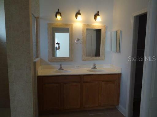 Property Photo:  2811 Suncoast Lakes Boulevard  FL 33980 