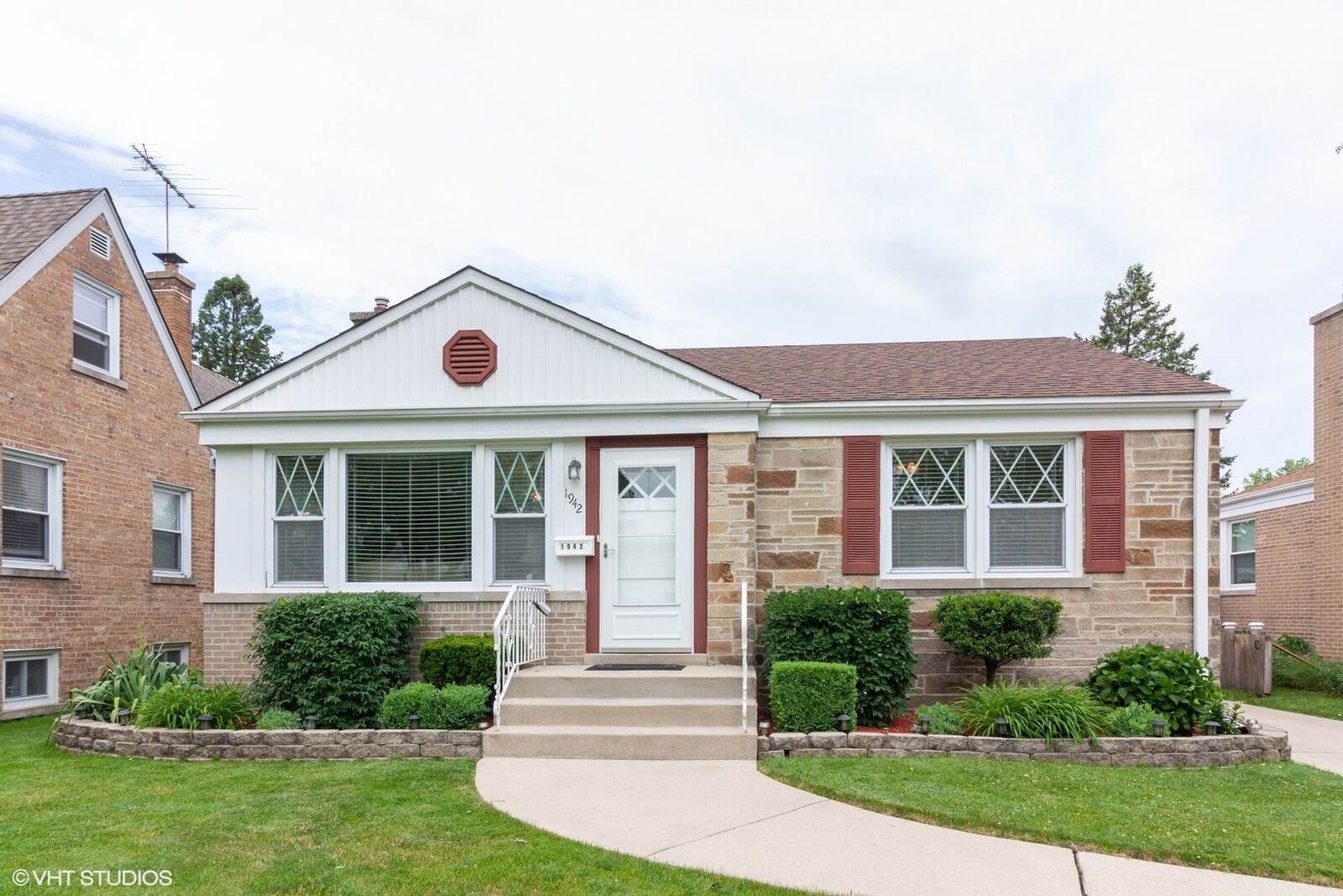 Property Photo: 1942 Newcastle Avenue IL 60154