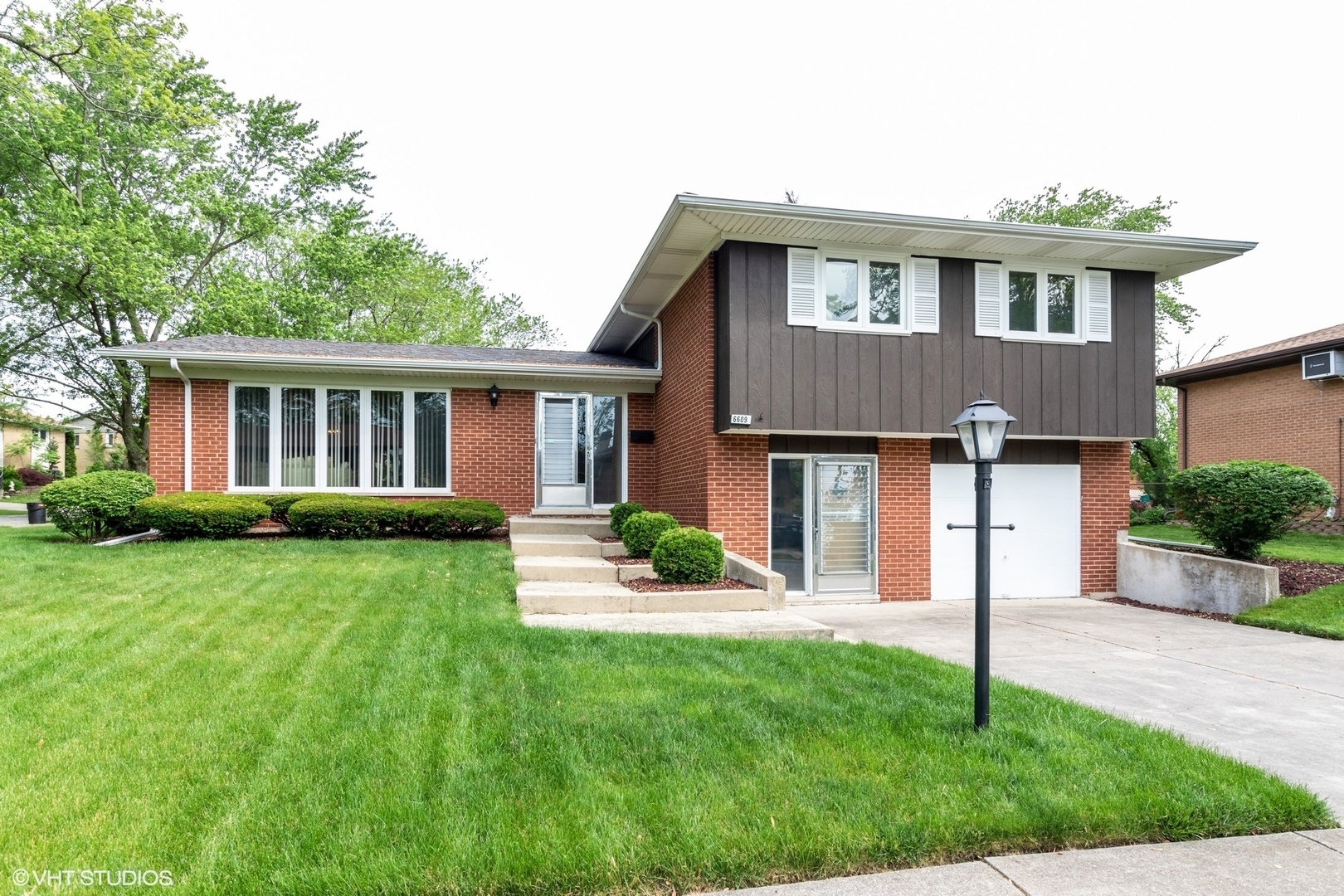 6609 Forestview Drive  Oak Forest IL 60452 photo