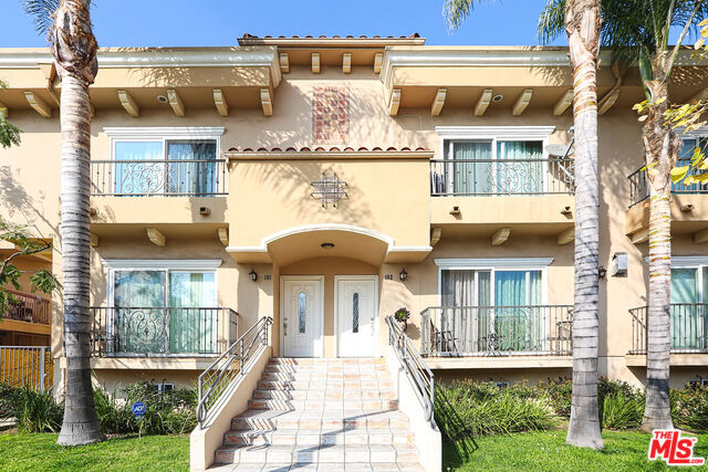 Property Photo:  13629 Wyandotte St 102  CA 91405 