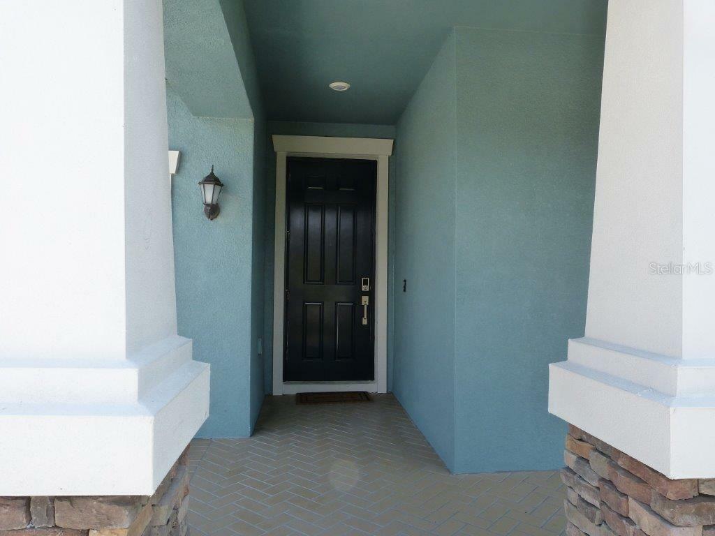 Property Photo: 10607 Bahama Woodstar Court FL 33579