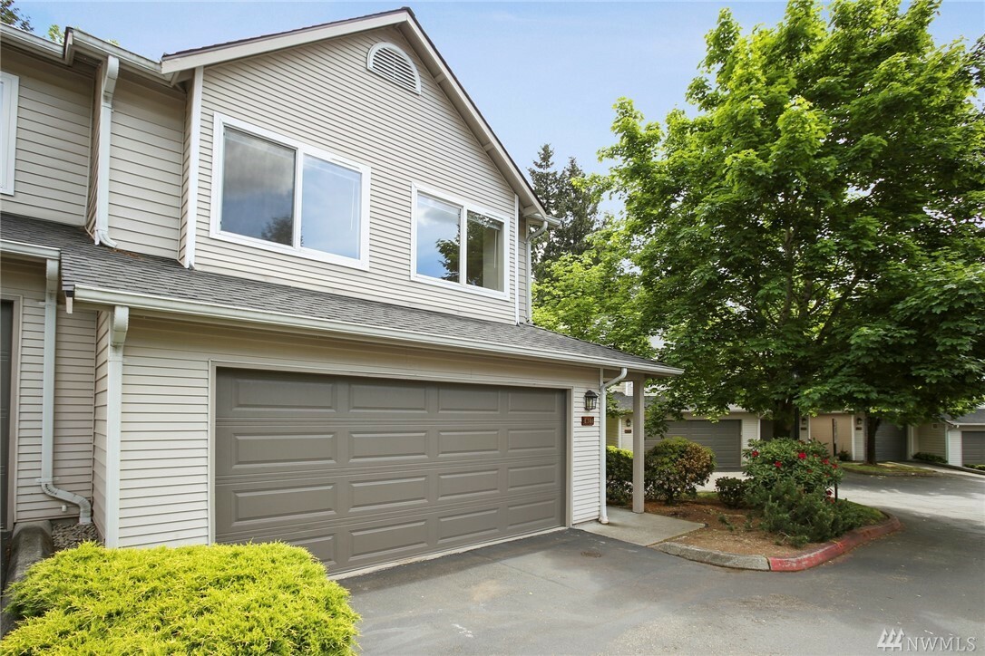 Property Photo:  4808 NE Sunset Blvd E104  WA 98059 