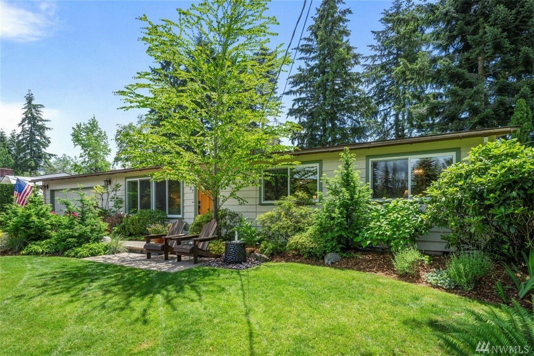 Property Photo:  8437 NE 140th St  WA 98034 