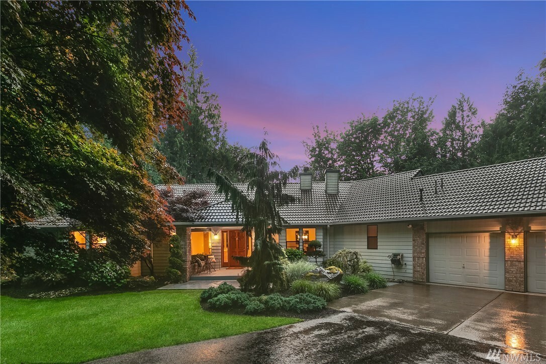 Property Photo: 13321 248th Ave SE WA 98027