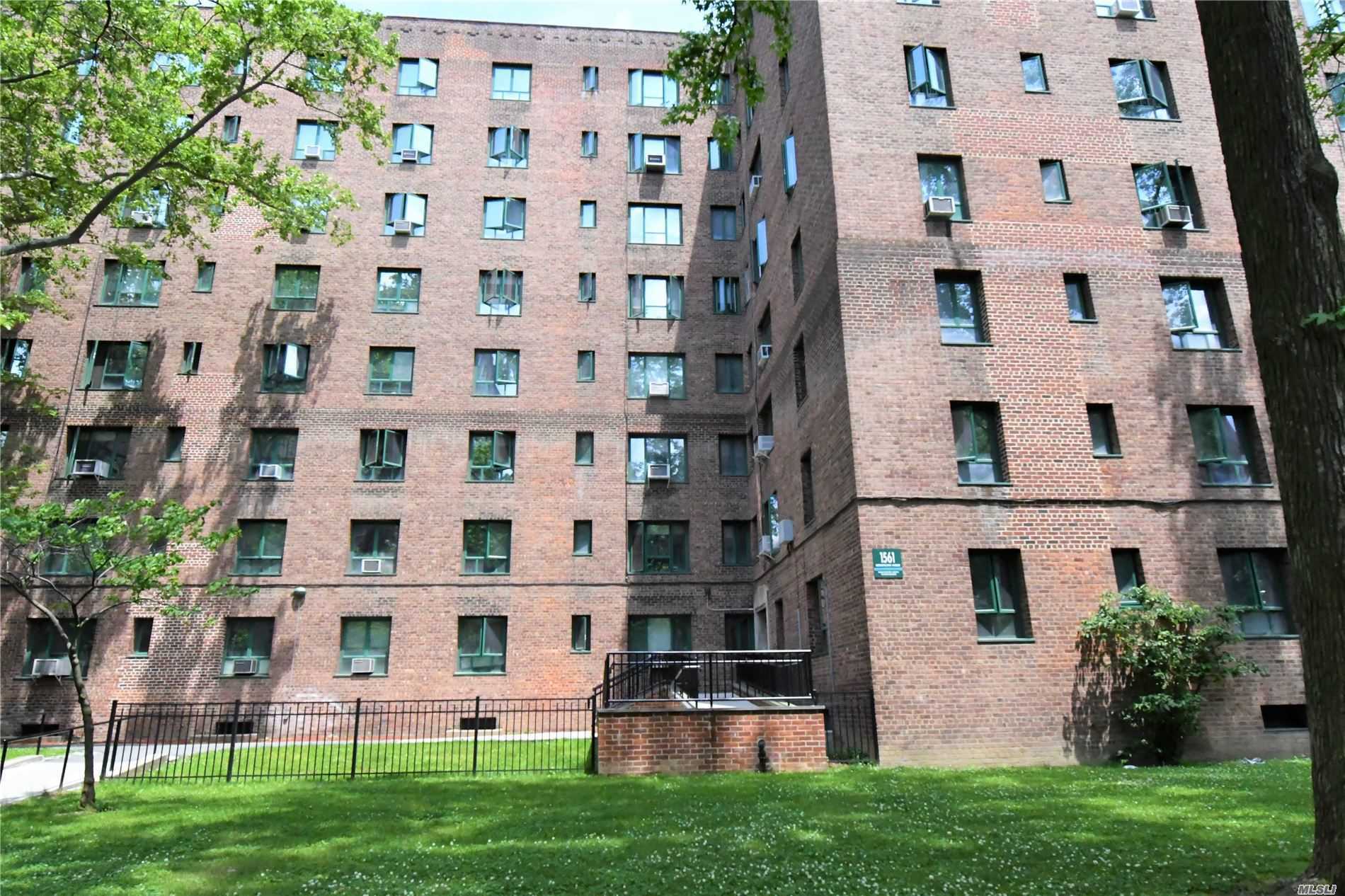 Property Photo:  1561 Metropolitan Avenue 7C  NY 10462 