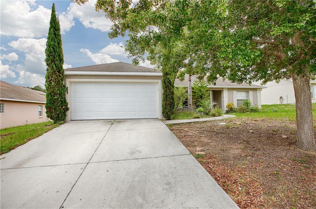 Property Photo:  824 Shore Breeze Way  FL 34715 