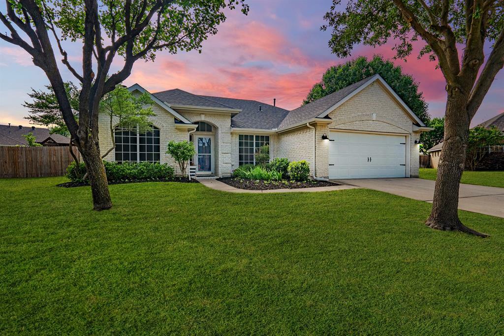 Property Photo:  4 Mystic Court  TX 76063 