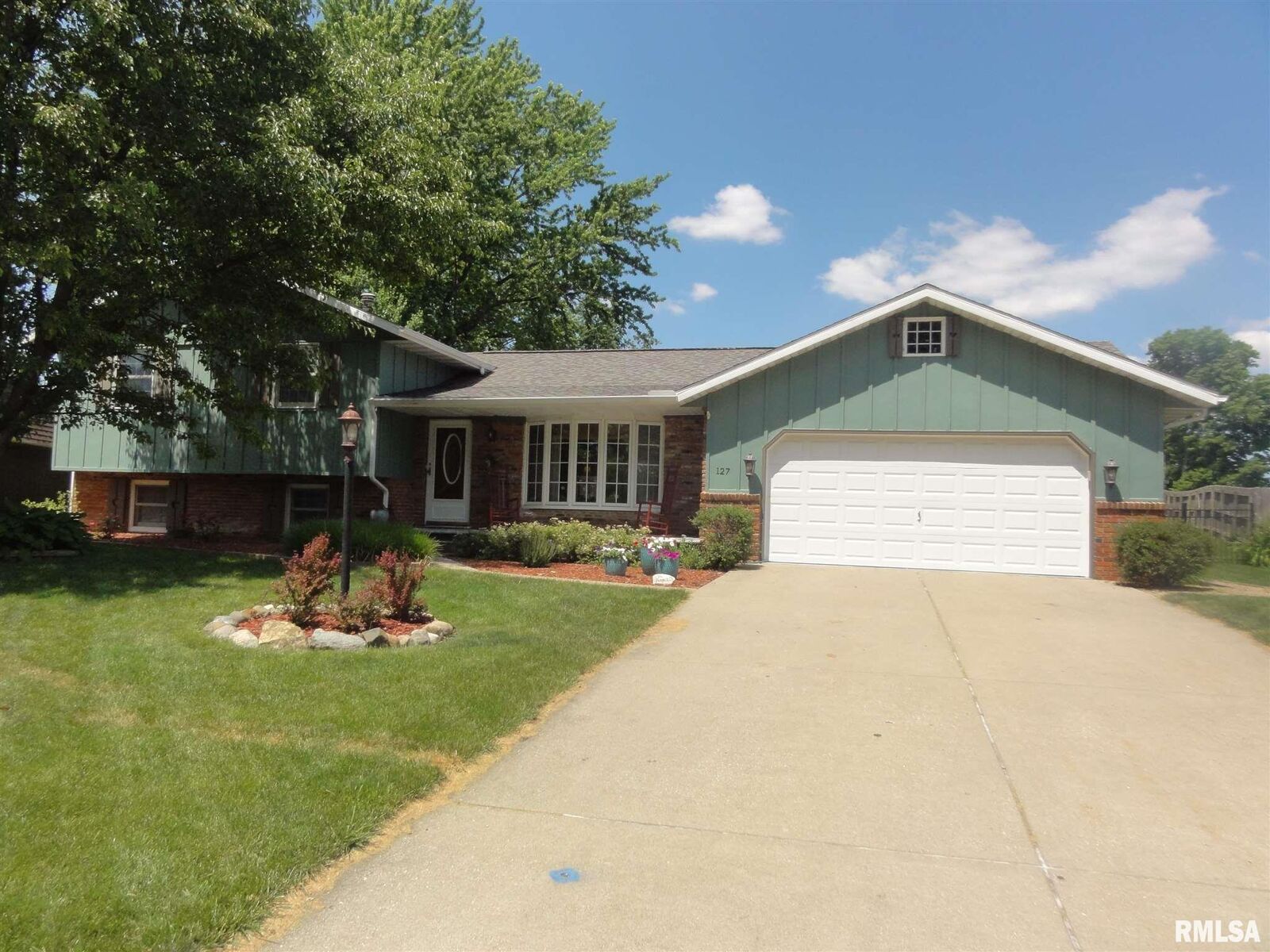 Property Photo:  127 N Castle Drive  IL 61525 