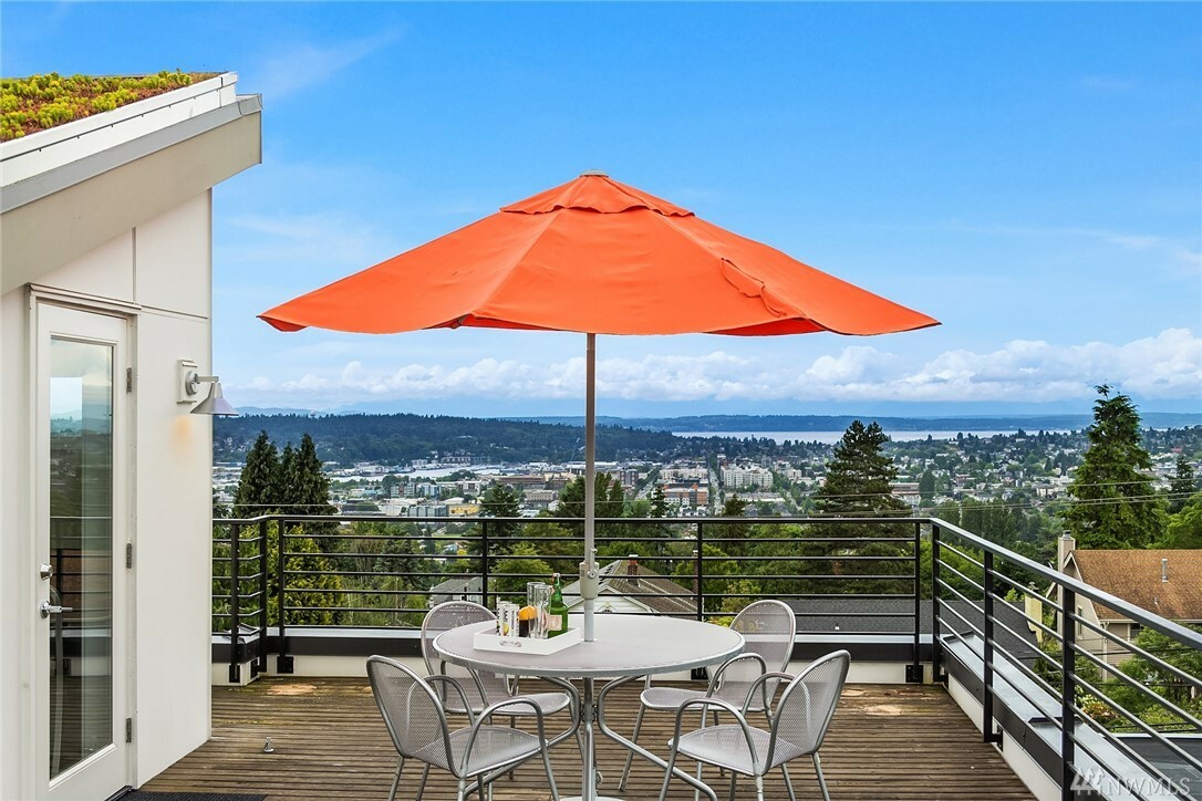 Property Photo: 5551 Phinney Ave N B WA 98103