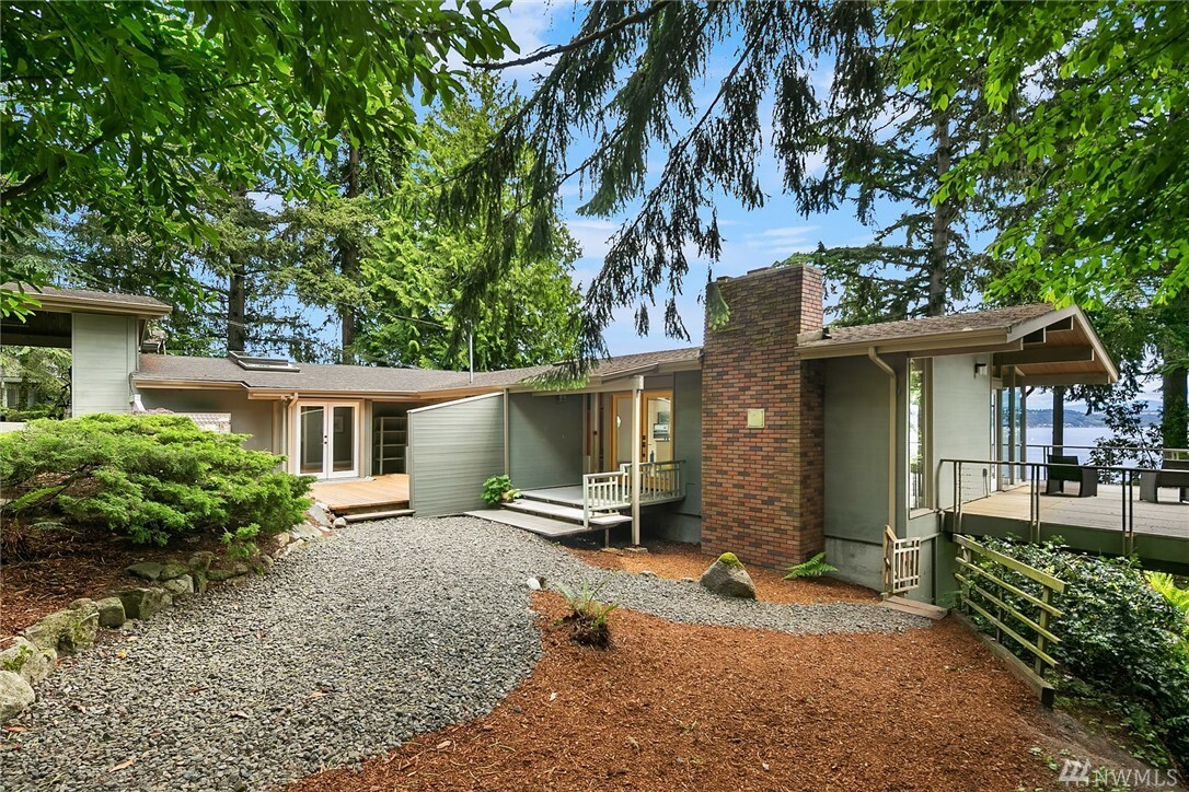 Property Photo:  19232 Ridge Rd SW  WA 98070 